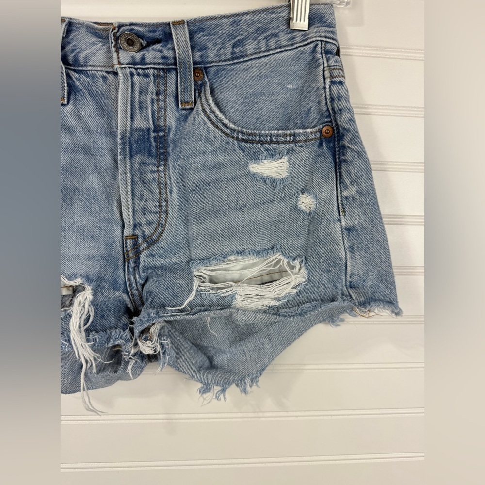 Levi’s womens 501 denim button fly, distressed denim jeans. Size 24 - Picture 4 of 8
